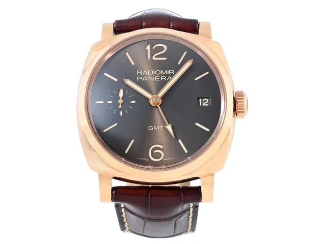 PANERAI, Radiomir 1940, GMT, Cal P.3001/10, Verk nr. 001672, Serie nr. R277 / 300, Ref nr. PAM00570, Boett nr. OP 6965/ BB 1734797, herrur, 47 mm, 18K rosa guld, manuell (3-dagars), safirglas, datum, två tidszoner, liten sekundvisare, glasbaksida, läderband, viklås i 18K rosa guld, cert (ej ifyllt), ca 2016, box, ytterkartong.