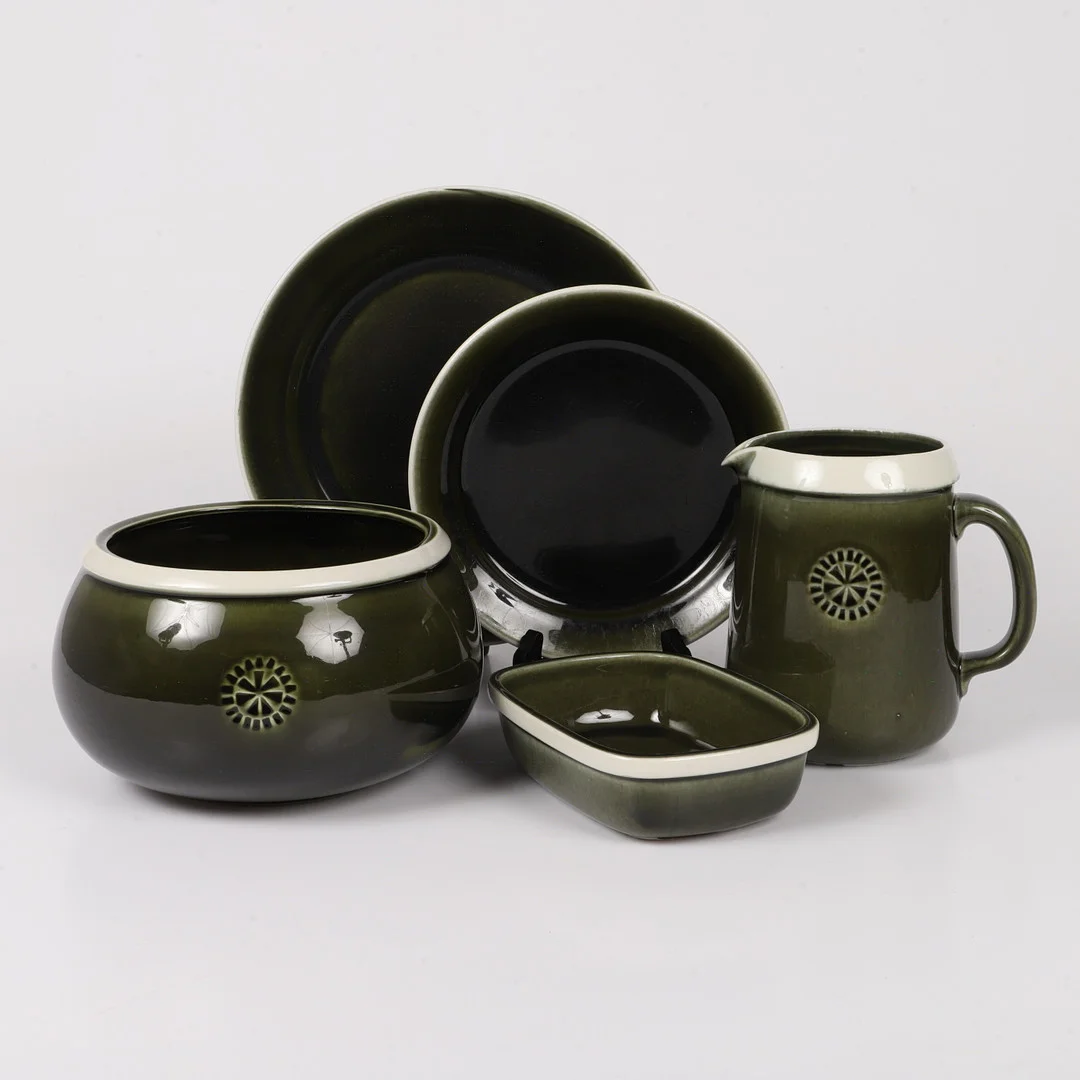 KARIN BJÖRQUIST. Servisdelar, 15 stycken, "Vardag", Gustavsberg. — Tableware — Helsingborgs Auktionskammare