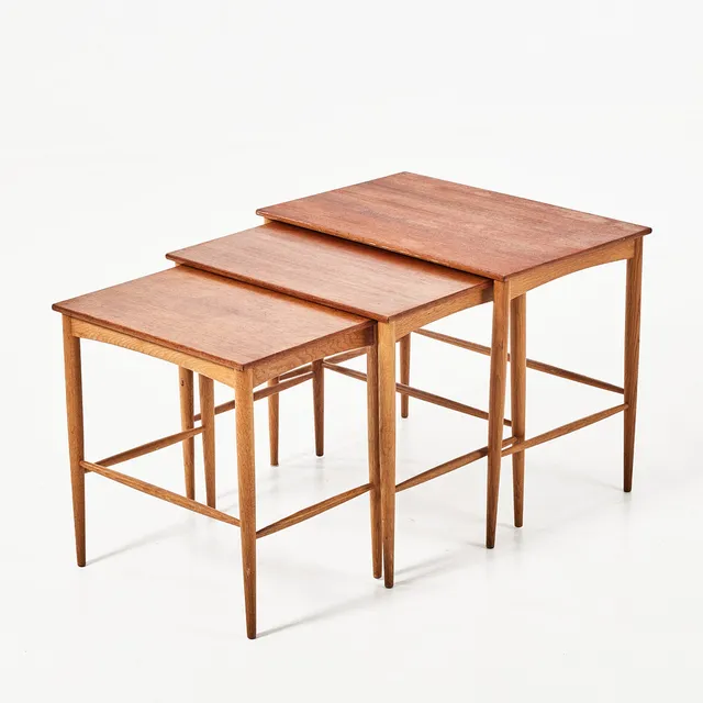 BERTIL FRIDHAGEN. Satsbord, 3 dlr, Bodafors, 1960-tal, fanérat i teak, ben i ek.