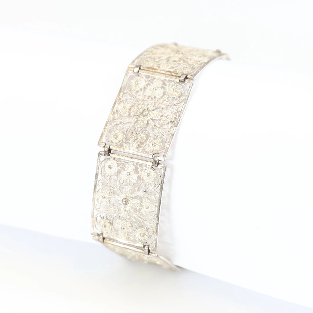 ARMBAND, silver. Totalvikt ca 14,5 gram. — Bracelets — Gomér & Andersson Nyköping