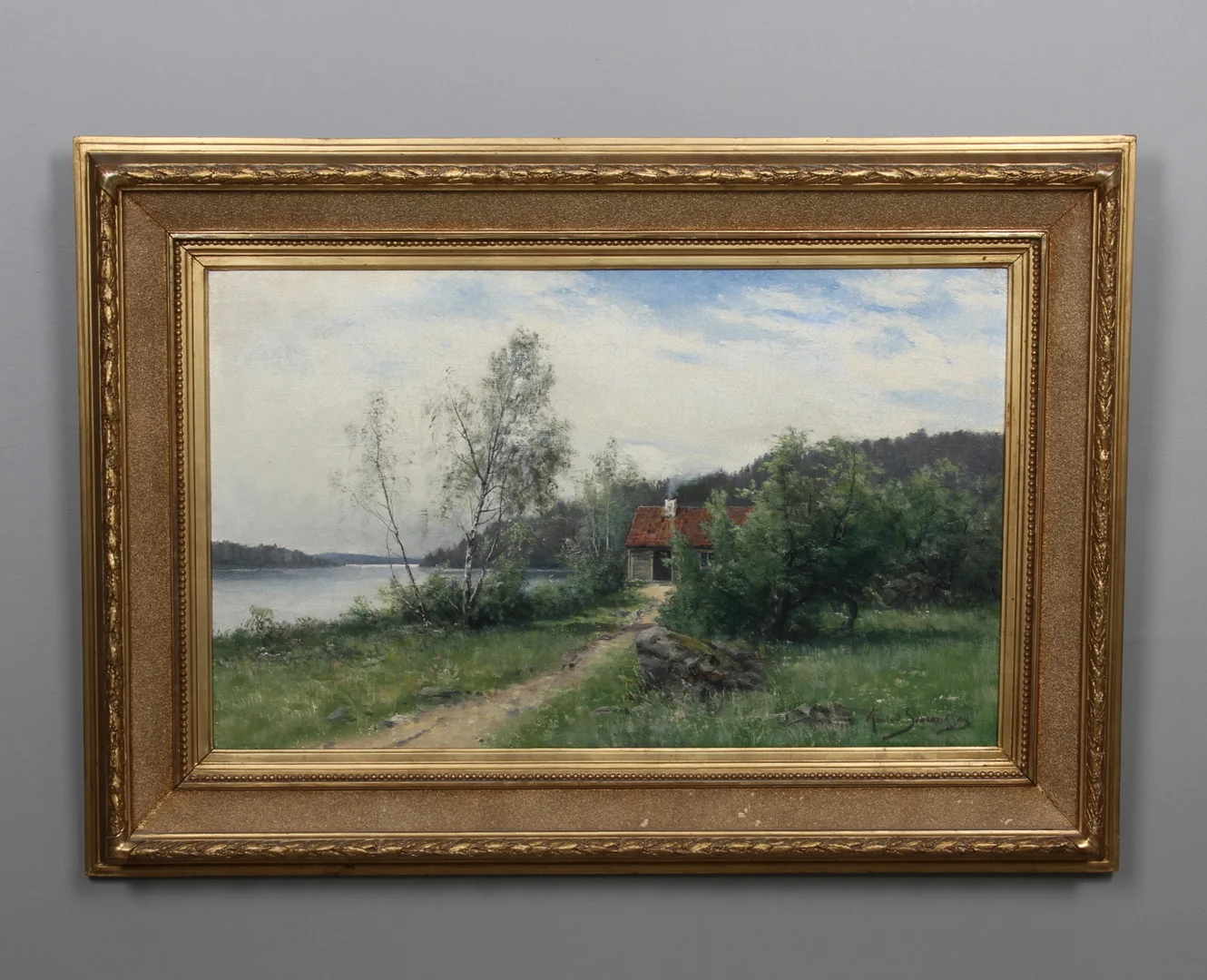 KONRAD SIMONSSON. Sommarlandskap med stuga vid sjö, olja på duk, signerad. — Paintings — Gomér & Andersson Linköping