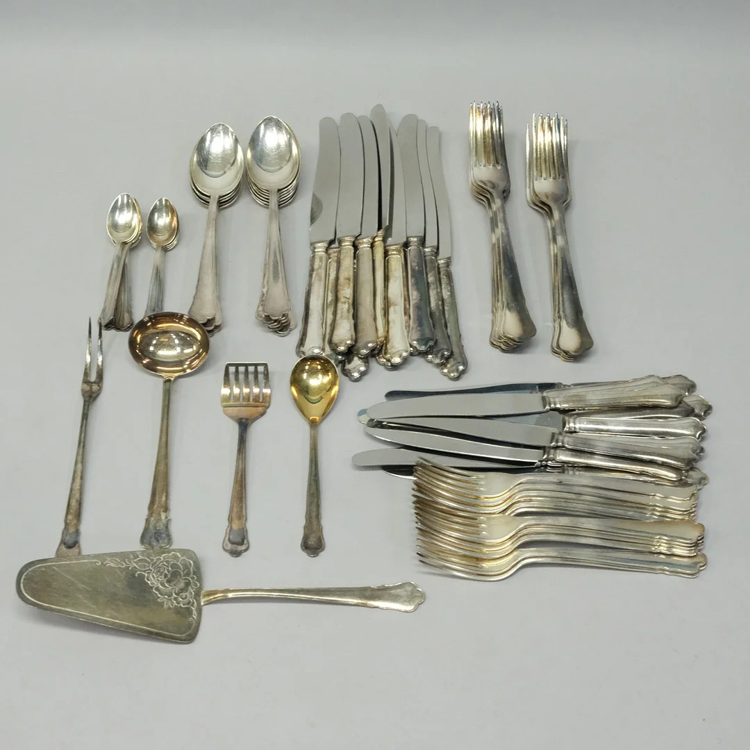 BESTICKUPPSÄTTNING NYSILVER, 75 DELAR. — Silver plated — Björnssons Auktionskammare
