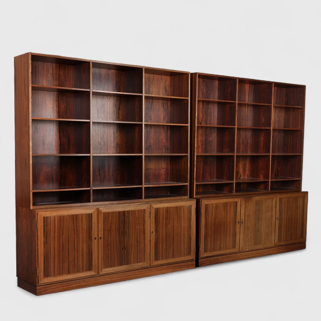 POUL HUNDEVAD (1917-2011). To bogreoler og to skabe af palisander, to sektioner, Danmark, ca. 1960'erne (4). — Cupboards, Cabinets & Shelves — Palsgaard Kunstauktioner