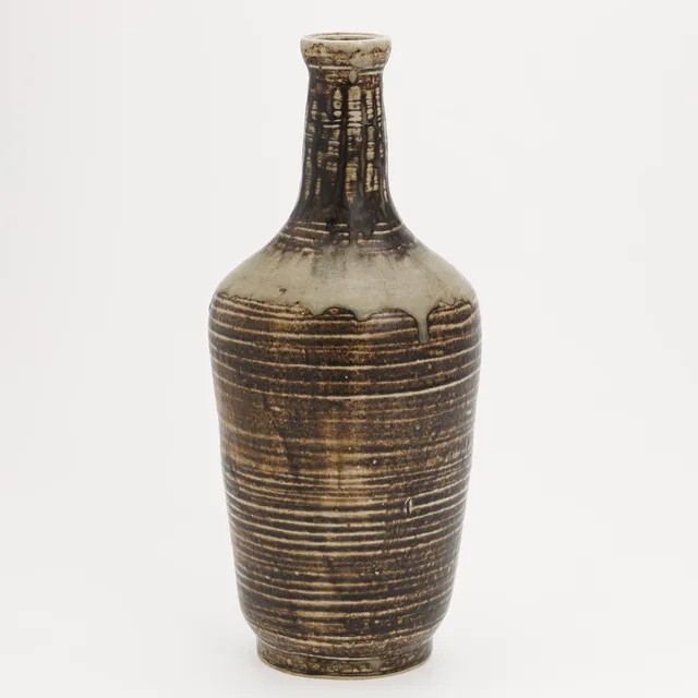 CARL HALIER (1873-1948). TILSKREVET. Stor flaskeformet vase, Royal Copenhagen, stentøj, Danmark.