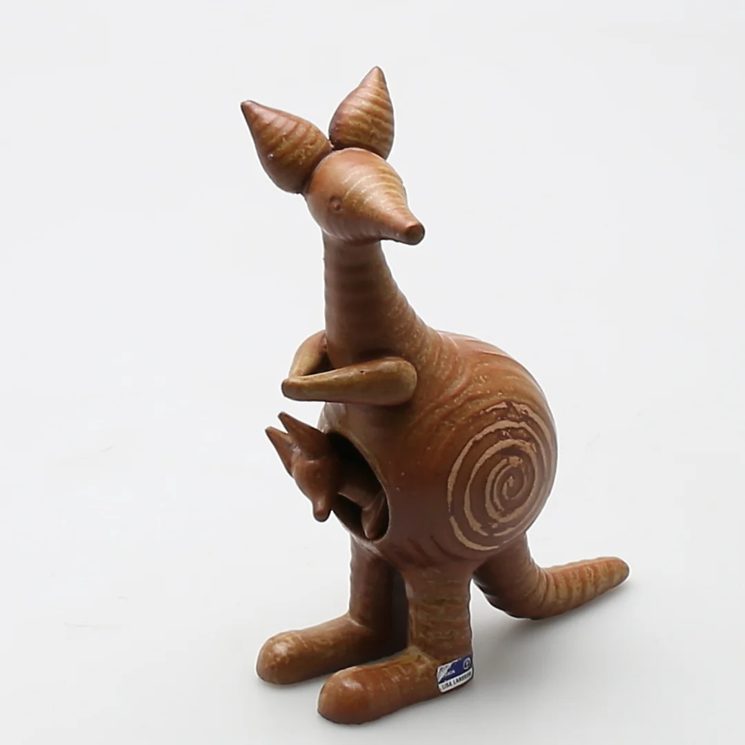 LISA LARSON. figurer 2 st stengods "Känguru". Mamma med unge. Gustafsberg. — European — Garpenhus Auktioner