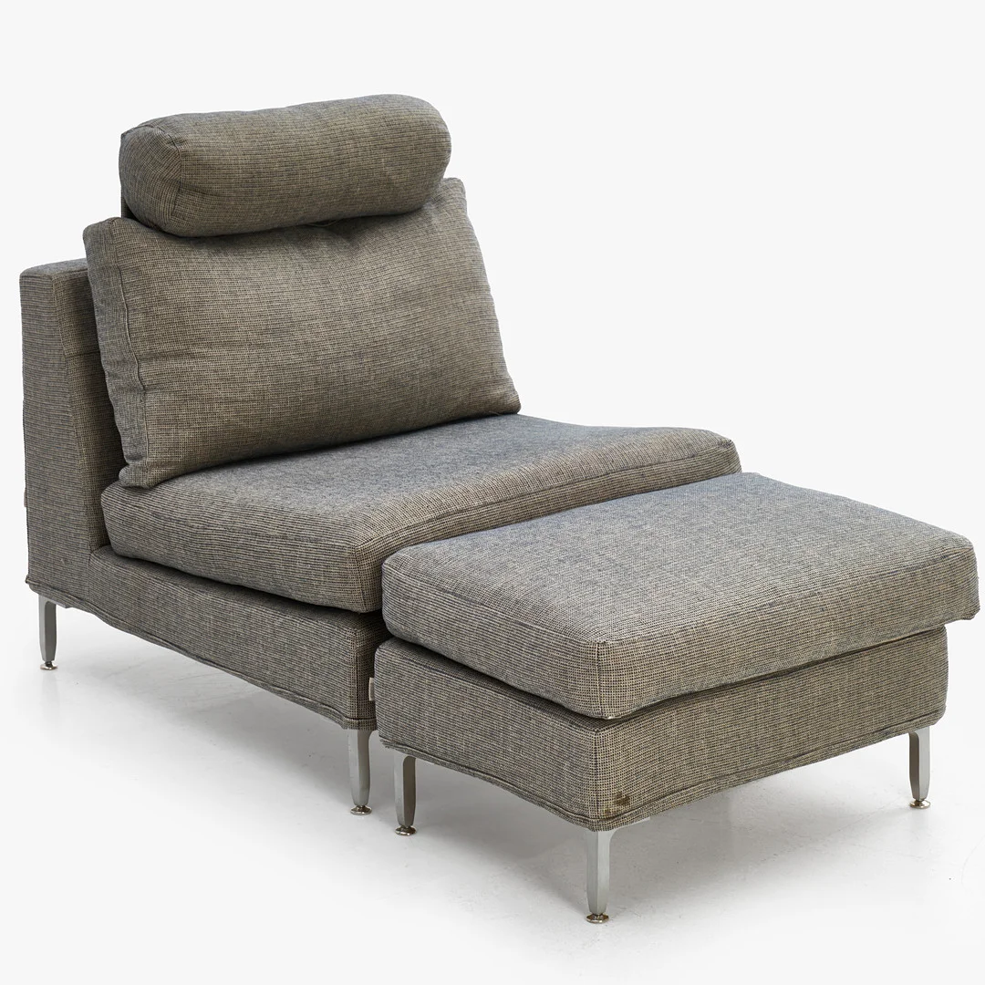 FÅTÖLJ med FOTPALL, Fogia, grå tygklädsel. — Armchairs & Chairs — Crafoord Auktioner Stockholm