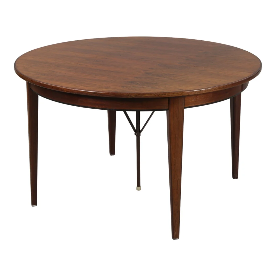 OMANN JUN. Rundt spisebord af palisander med udtræk, 1960'erne (4). — Dining tables — Bidstrup Auktioner