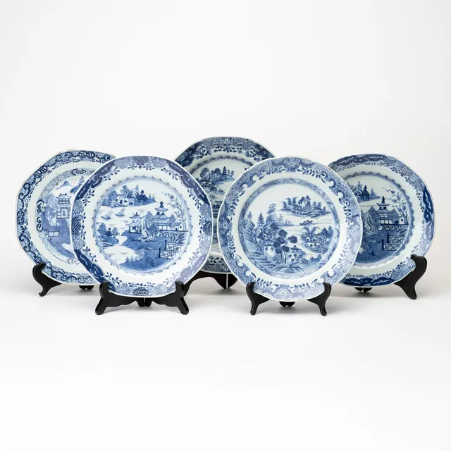 TALLRIKAR, 5 st, porslin, Kina, Qianlong (1735-1796).