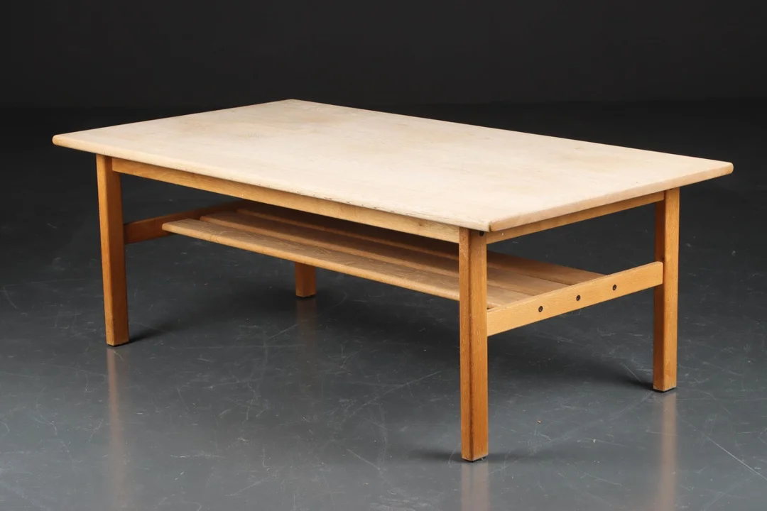 Kurt Østervig. Sofabord af massiv egetræ — Furniture/Coffee tables, occasional tables — Lauritz