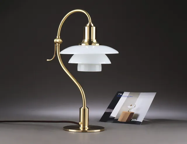 Poul Henningsen / Louis Poulsen. PH 2/2 'The question mark'. Limited Edition table lamp