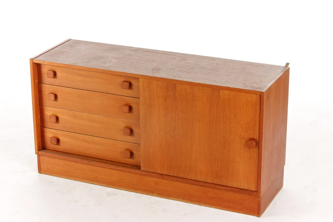 Teak sideboard/chest of drawers — Furniture/Cabinets, chests of drawers — Lauritz