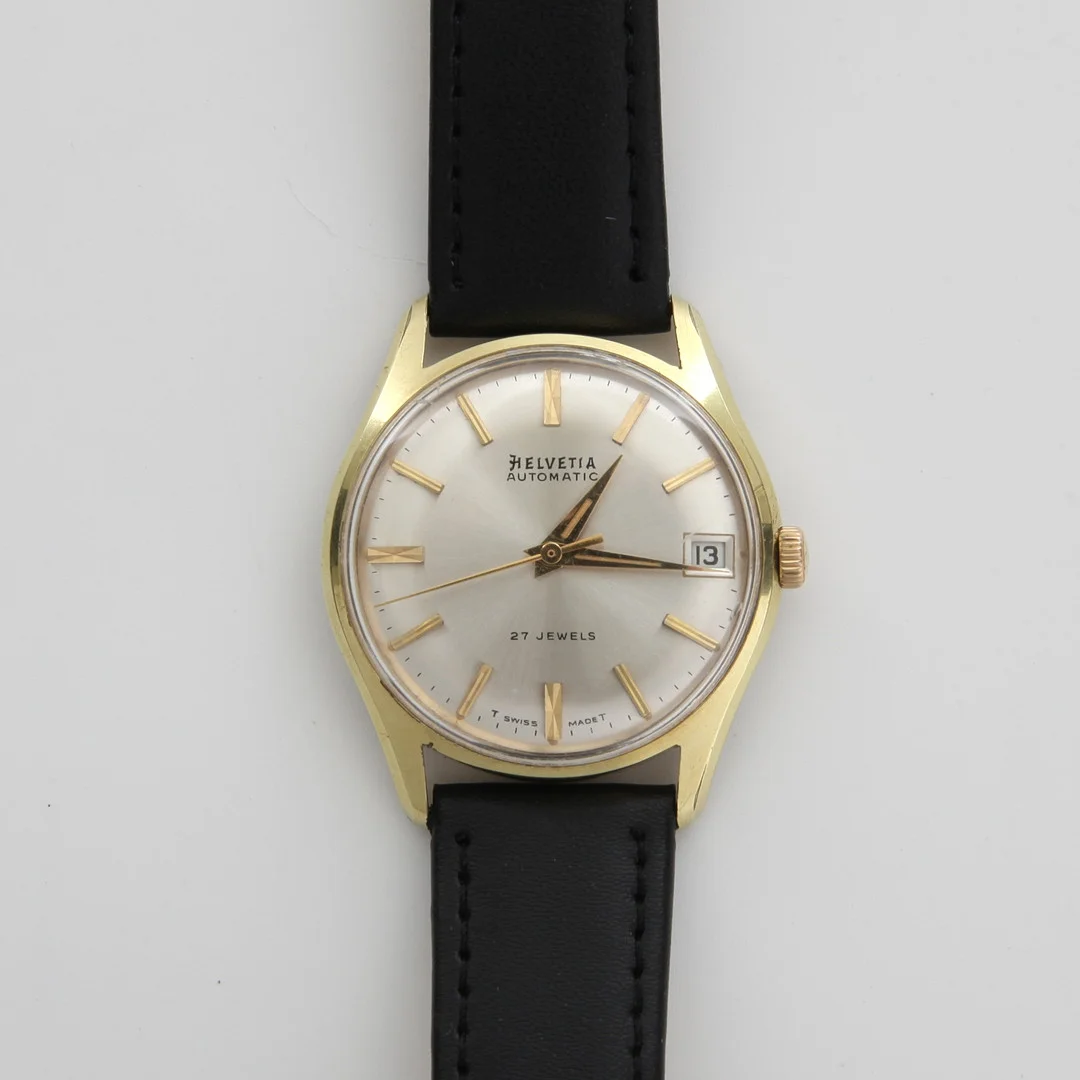 ARMBANDSUR HELVETIA Automatic Date, 27 jewels, guld på stål, manuell, 1960-tal. — Wristwatches — Auktionsverket Engelholm