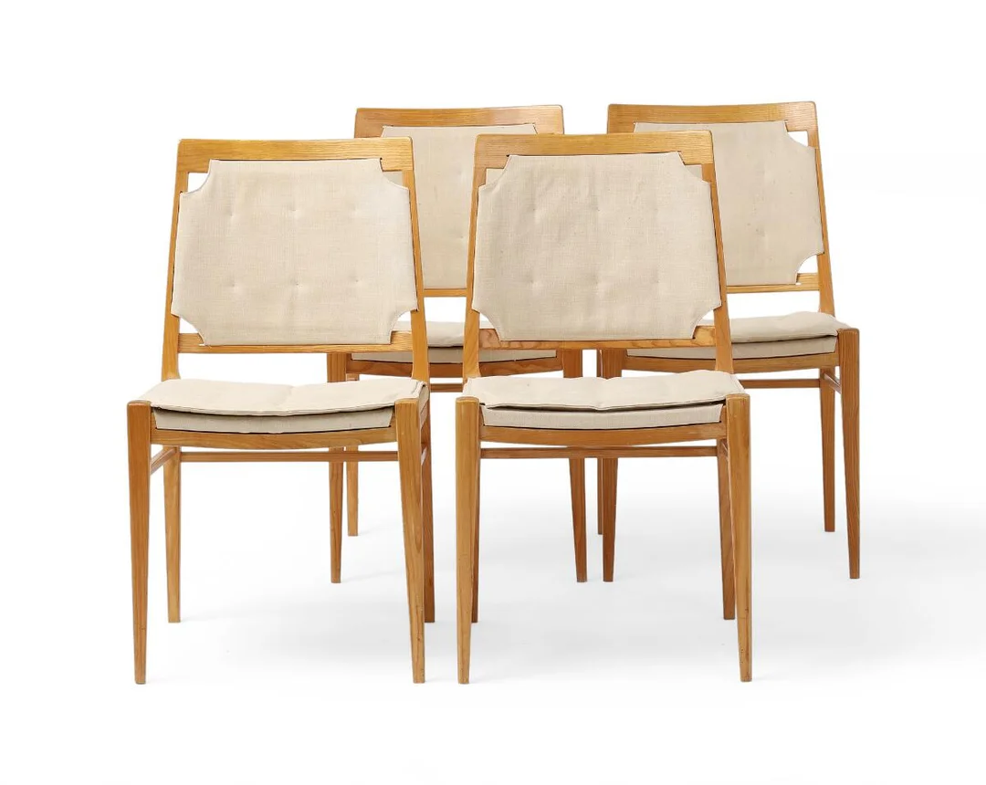 Set of four elm chairs. Seat and back with light canvas. Model Mi 403. Manufactured by Bruno Mathsson International. (4) — Modern Furniture — Bruun Rasmussen