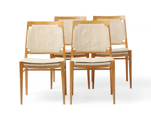 Set of four elm chairs. Seat and back with light canvas. Model Mi 403. Manufactured by Bruno Mathsson International. (4)