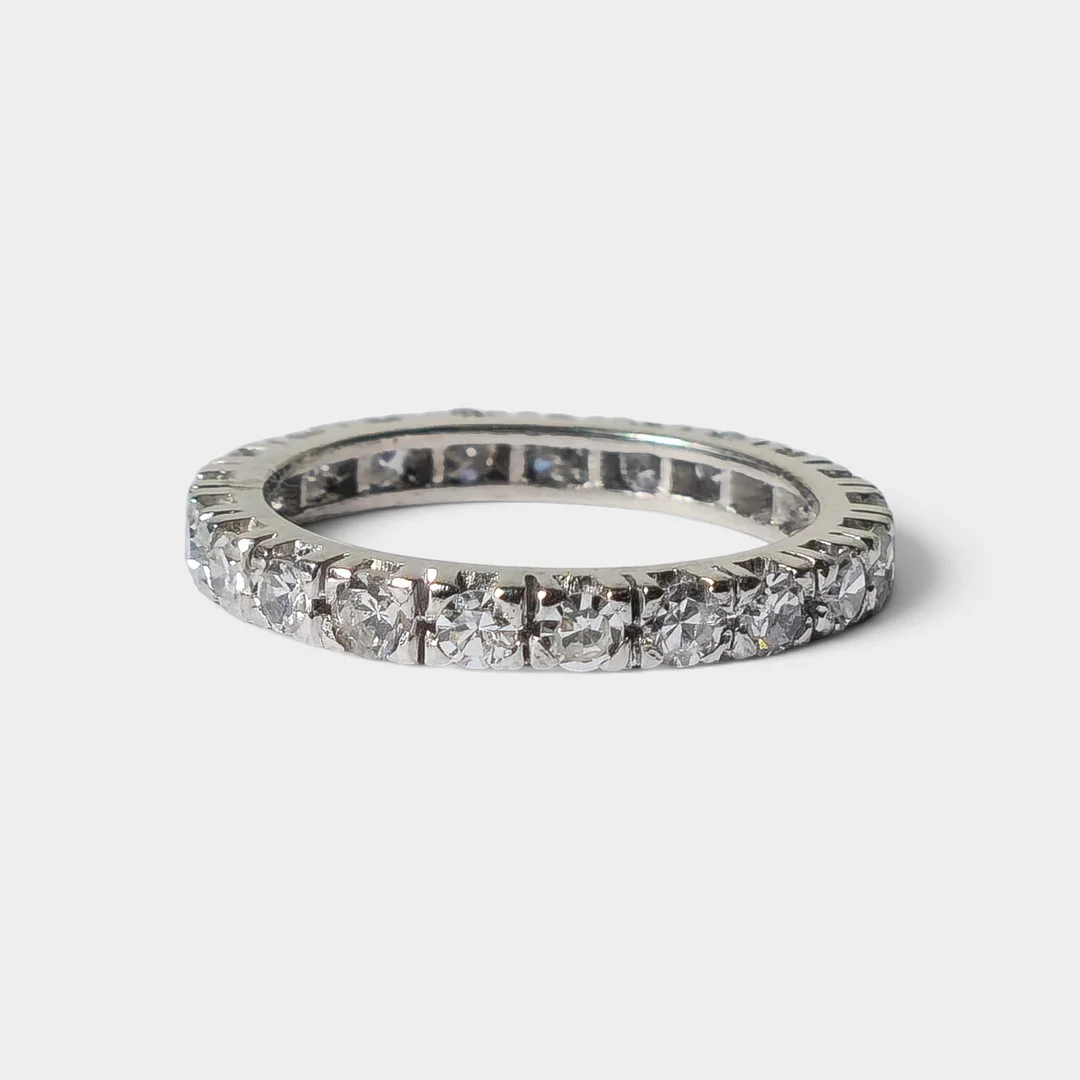 Alianza en oro blanco y diamantes. — Rings — Barcelona Auctions