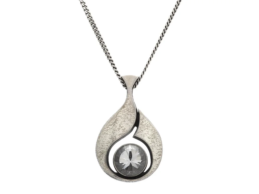 HÄNGE MED KEDJA, silver, bergkristall, längd 60 cm, vikt 21,1 g. — Smycken/Hänge med kedja — Kaplans
