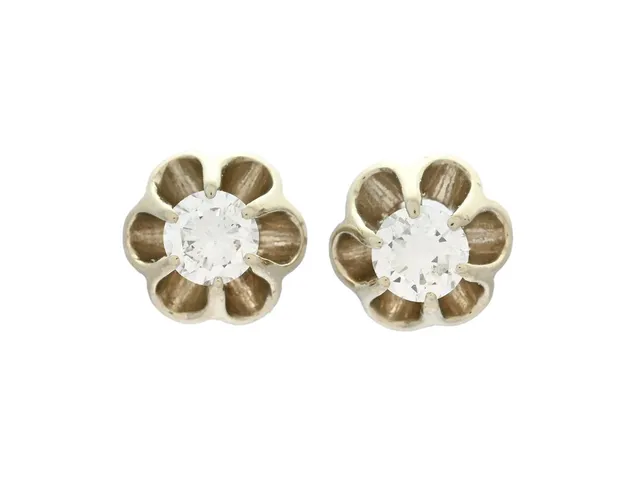 ÖRHÄNGEN, 18K vitguld, 2 briljantslipade diamanter ca 0,40 ctv, ca TW-W/VS, stift, vikt 1,6 g, utan snurrebussar.