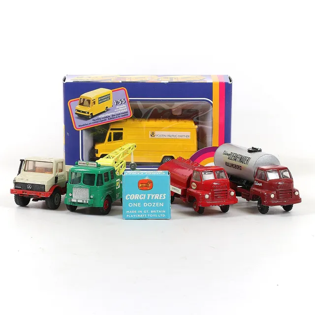 MODELLBILAR, 5 st, olika lastbilar, Lesney/Vilmer Toys m.fl., 1900-talets andra hälft.
