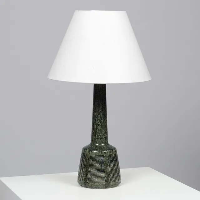 ESBEN KLINT (1915-1969). Stor bordlampe af glaseret stentøj, Palshus og Le Klint, model 337, Danmark, ca. 1960'erne.
