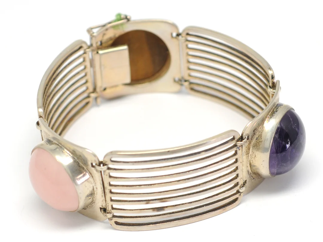 ARMBAND, silver, cabochonslipad rosenkvarts, ametist och tigeröga, import- stämpel, längd 19 cm, vikt 47,2 g. — Smycken/Armband — Kaplans