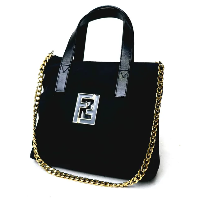BOLSO FENDI CON CADENA PARA COLGAR.