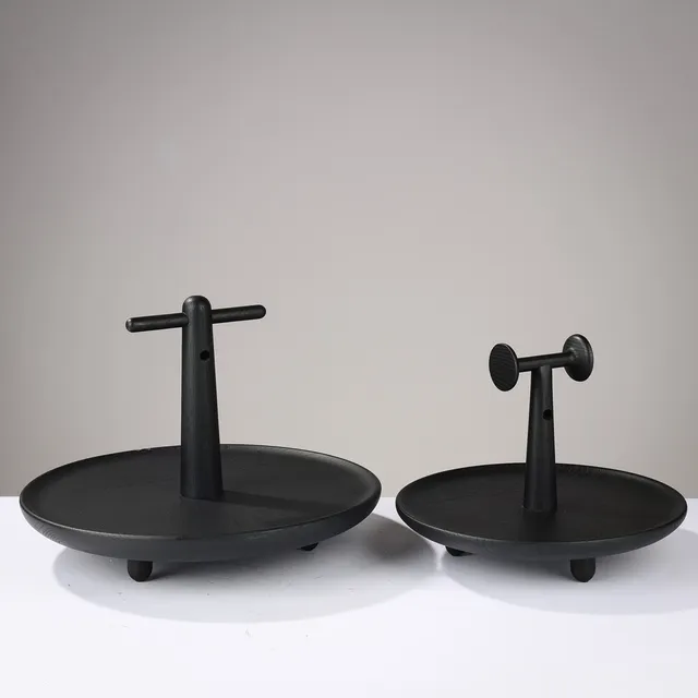 JAIME HAYON. "Réaction Poétique", to serveringsbakker af sortmalet ask, Cassina, Italien, 2000-tallet, (2).