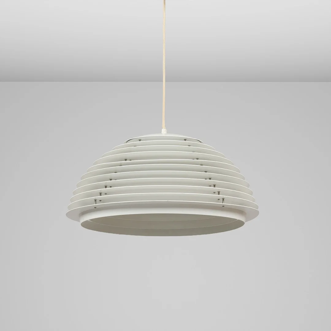 JON OLAFSSON & PETUR B. LUTHERSSON. Loftspendel af lakeret metal, model "Hekla", Fog & Mørup, Danmark, 1960'erne. — Ceiling lights — Palsgaard Kunstauktioner