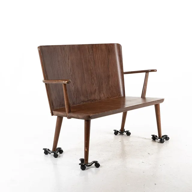 GÖRAN MALMVALL. Soffa, furu, 1940/50-tal.