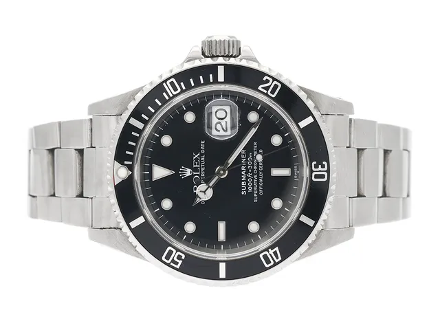 ROLEX, Oyster Perpetual Date, Submariner (1000ft=300m, Swiss), Chronometer, s.k. "Swiss Dial", Ref nr. 16610, Serie nr. A144939, Cal 3135, Verk nr. 3 8012487, Boett nr. 16610, herrur, 40 mm, stål, automatisk, safirglas (nagg), datum, skadad urtavla, buckla (se extra bild), Fliplocklänk, viklås, Ref nr. 93150-U11/501 B, cert, december 1998, box, ytterkartong.