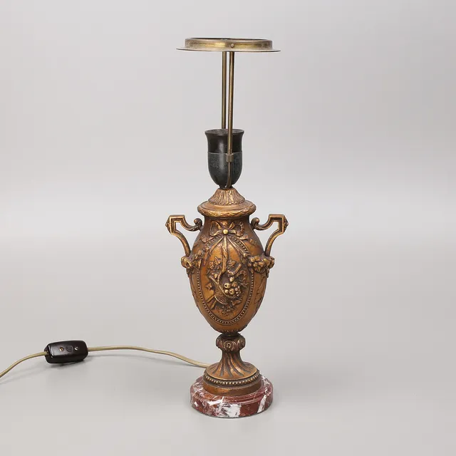BORDSLAMPA, Metall, marmor, 1900-talets mitt.