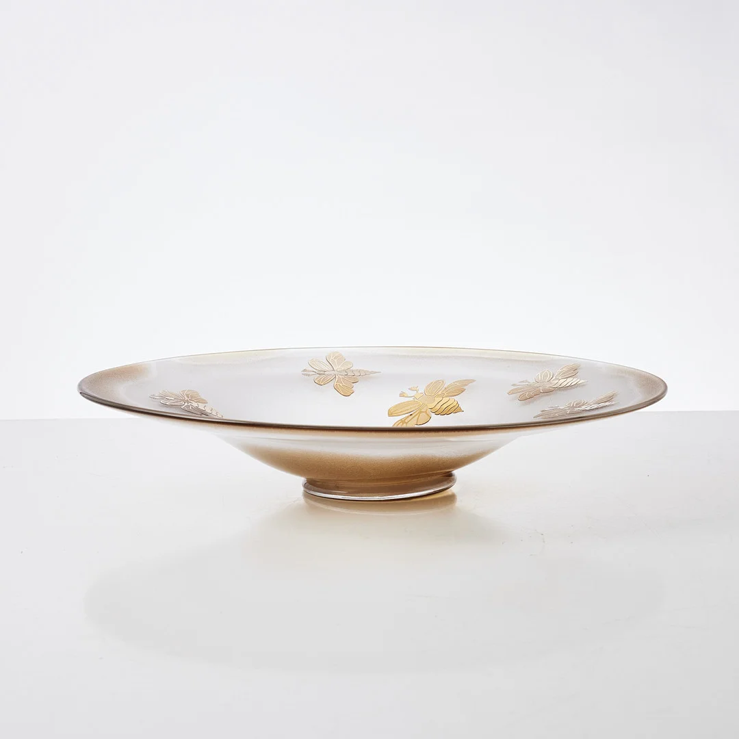 PAUL HOFF. fat, glas, Kosta, överfångsteknik, dekor av bin, signerat samt etikettmärkt undertill. — Art glass — Stockholms Auktionsverk Magasin 5