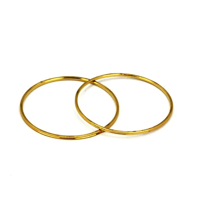 PAIR OF GOLD BANGLES.