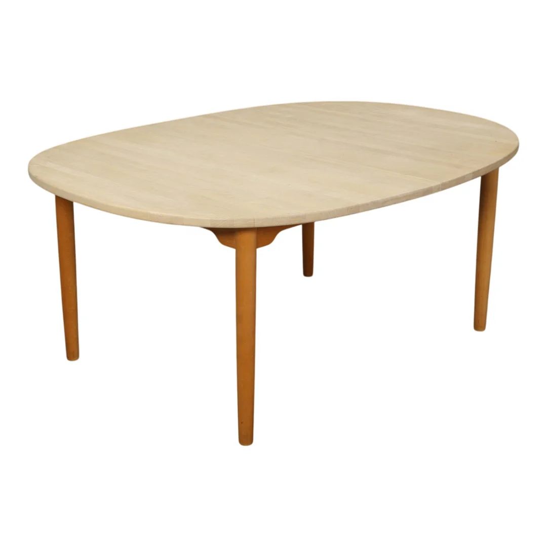 BRDR. ANDERSEN. Ovalt spisebord af massivt bøgetræ med udtræk (2). — Dining tables — Bidstrup Auktioner