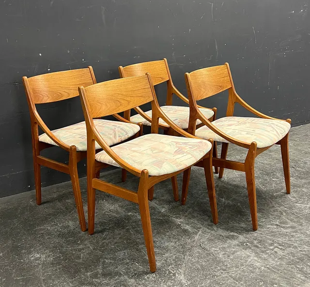 VESTERVIG ERIKSEN. 4 STÜHLE.