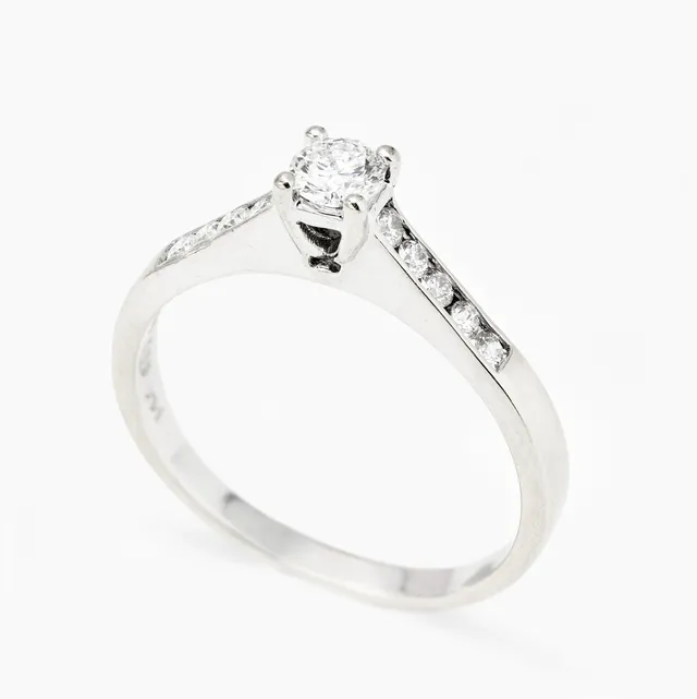 Ring med diamanter — Ring med diamanter