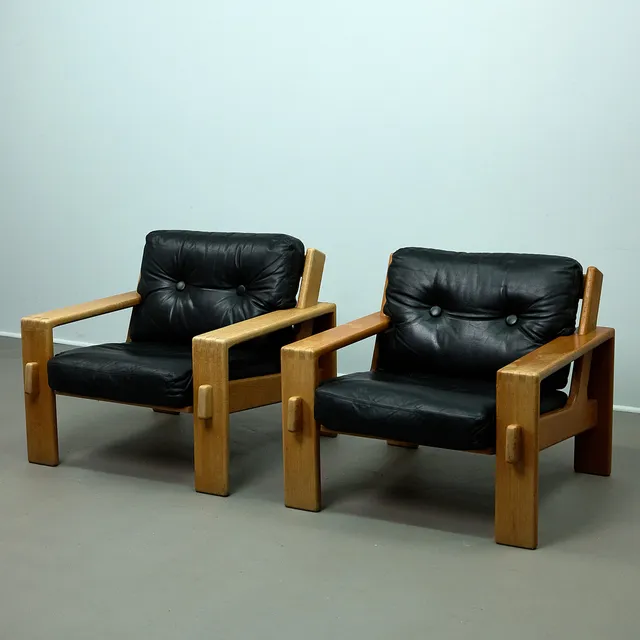 ESKO PAJAMIES. für Asko, zwei Sessel / Lounge Chair, Modell 'Bonanza', Eiche, Leder, 1970er Jahre, Finnland (2).