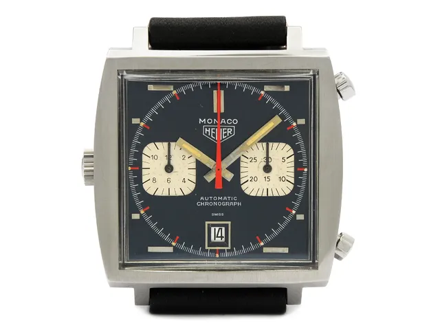 HEUER, Monaco, Cal 11, Serie nr. 157946, Ref nr. 1133 B, Boett nr. 1133, kronograf, herrur, 40 x 38 (45,5) mm, stål, automatisk (microrotor), plexiglas, datum, boetten signerad Heuer-Leonidas SA, läderband, fabriksservad 2015, ca 1970.