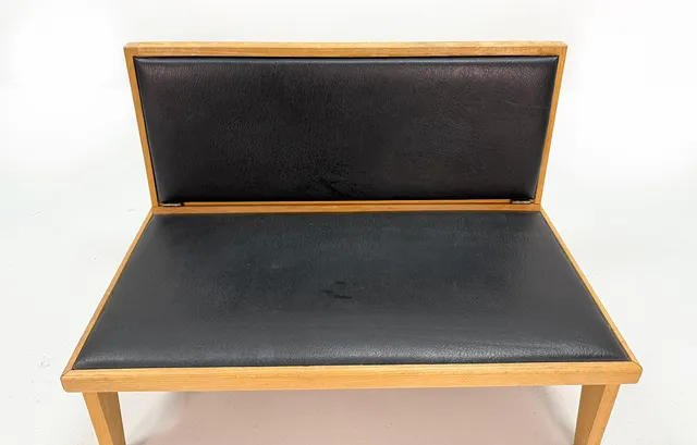 BARNSOFFA, trä, läder, 1900 talets mitt.
