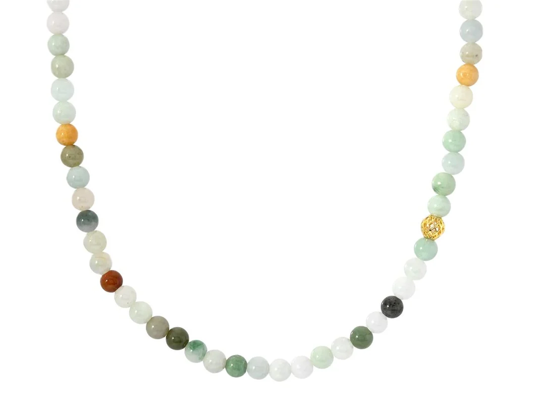 COLLIER, kulor av jade, gulmetall, kulornas bredd ca 7 mm, längd ca 66 cm, vikt 60,2 g. — Smycken/Collier — Kaplans