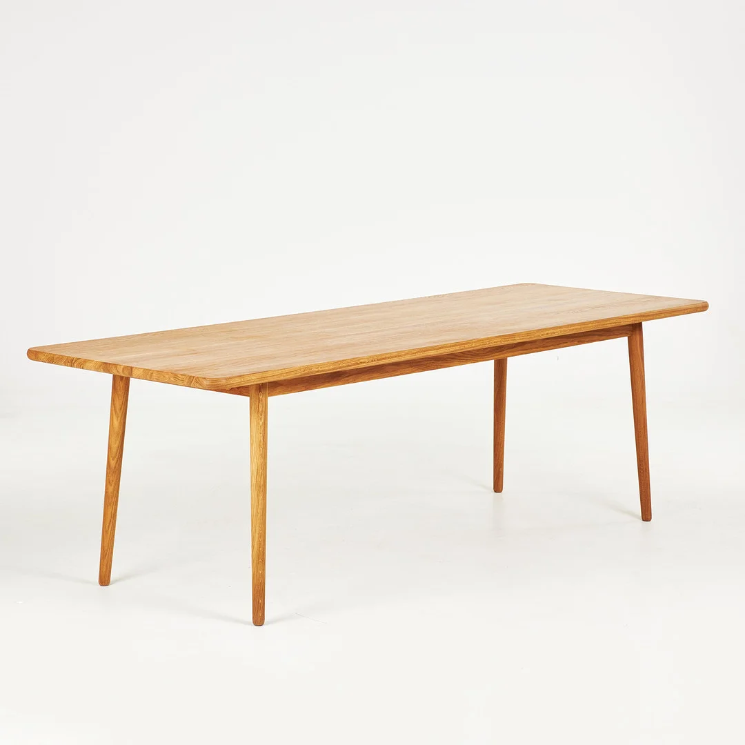 JONAS LINDVALL. "Miss Holly" Stolab, matbord, massiv oljad ek. Modellen formgiven 2012, brännmärkt Stolab 2022. — Tables — Stockholms Auktionsverk Sickla