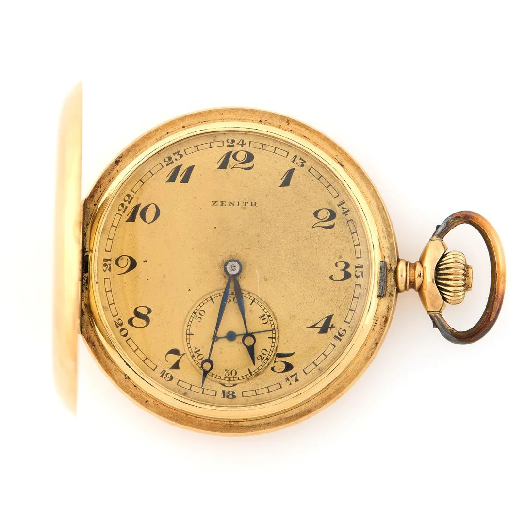 Double-cased pocket watch of 14k gold. Mechanical movement with lever escapement and crown winding. Champagne-coloured dial with blued hands and Breguet numerals. Dust cap of metal. Weight approximately 103 g. Ø 51 mm. — Clocks & watches/Pocket Watches — Bruun Rasmussen