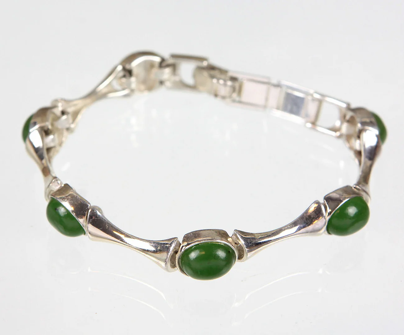 ARMBAND MIT JADE, SILBER 800. — Bracelets — Auktionshaus Bossard