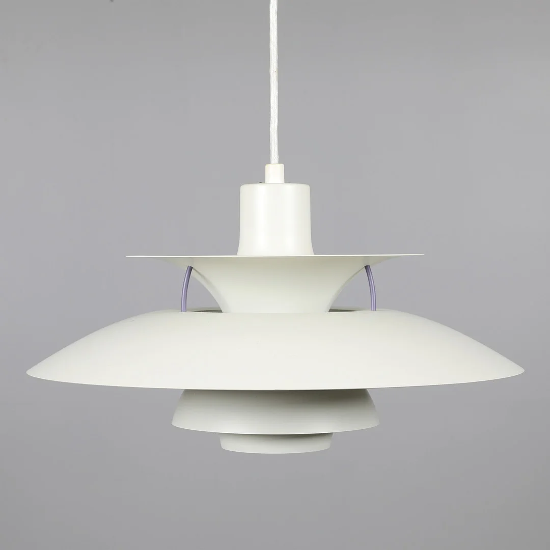 POUL HENNINGSEN. Louis Poulsen. PH5 pendel, hvid. — Ceiling lights — Bidstrup Auktioner