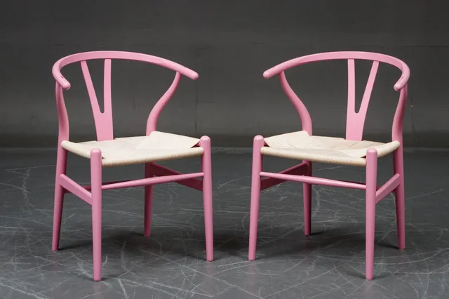 Hans J. Wegner 1914-2007. Sæt lyserøde Y-stole (2)