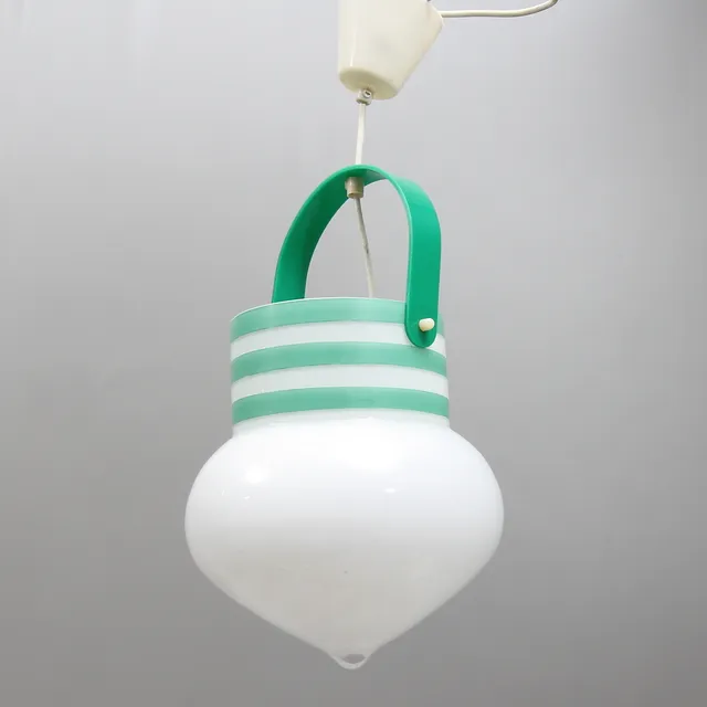 TAKLAMPA, glas och plast, 1900-talets andra hälft.