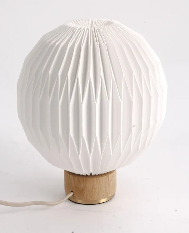 Esben Klint for Le Klint. Bordlampe model 375 S, egetræ
