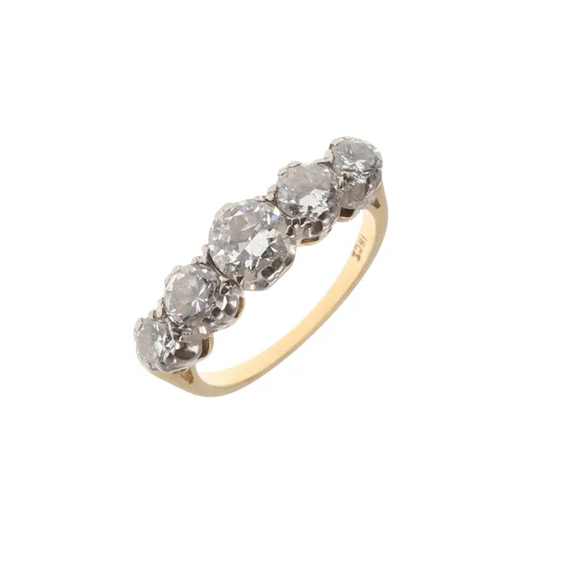 A DIAMOND FIVE STONE RING.