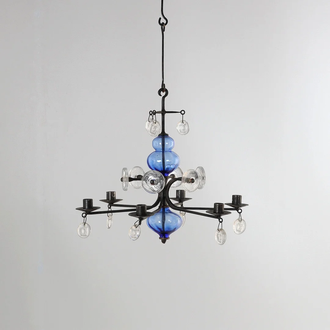 ERIK HÖGLUND. 1932-1998. Ljuskrona, smide och glas, Boda Smide, 1900-talets andra hälft. — Chandeliers — Auktionsverket Engelholm