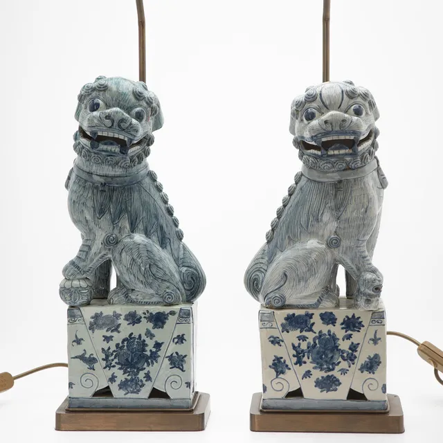 Lampenpaar mit chinesischen Wächterlöwen, 20. Jh. (2).