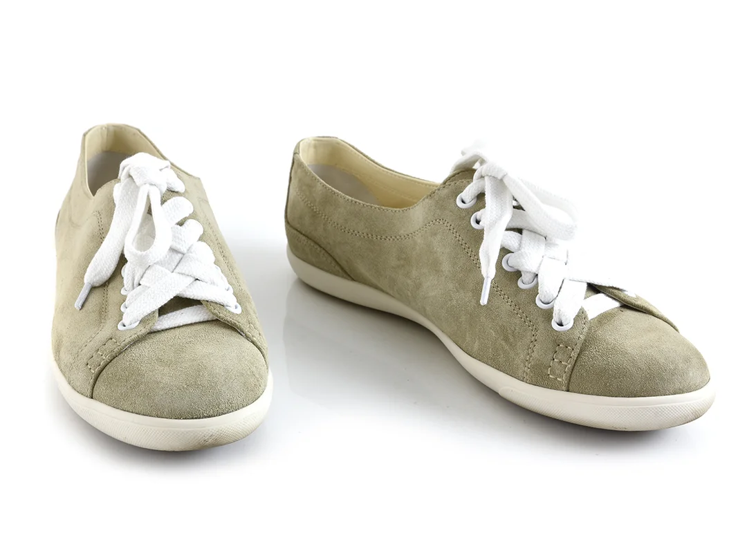 SNEAKERS, BOTTEGA VENETA, ljusgrå mocka, stl 39, skopåse, snören, kartong. — Kläder/Skor — Kaplans